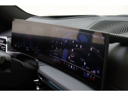 BMW 3 Serie Touring 330e High Executive M Sport Automaat / Panoramadak / Trekhaak / Sportstoelen / Stuurverwa... ActivLease financial lease