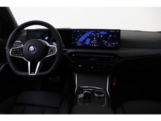 BMW 3 Serie Touring 330e High Executive M Sport Automaat / Panoramadak / Trekhaak / Sportstoelen / Stuurverwa... ActivLease financial lease