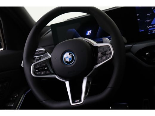 BMW 3 Serie Touring 330e High Executive M Sport Automaat / Panoramadak / Trekhaak / Sportstoelen / Stuurverwa... ActivLease financial lease
