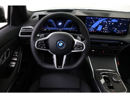 BMW 3 Serie Touring 330e High Executive M Sport Automaat / Panoramadak / Trekhaak / Sportstoelen / Stuurverwa... ActivLease financial lease