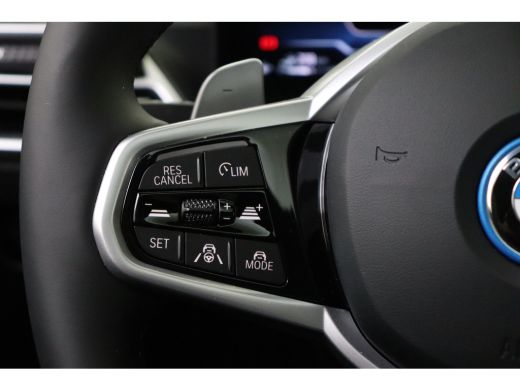 BMW 3 Serie Touring 330e High Executive M Sport Automaat / Panoramadak / Trekhaak / Sportstoelen / Stuurverwa... ActivLease financial lease