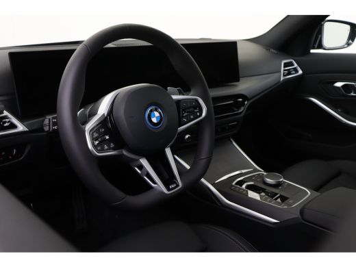 BMW 3 Serie Touring 330e High Executive M Sport Automaat / Panoramadak / Trekhaak / Sportstoelen / Stuurverwa... ActivLease financial lease