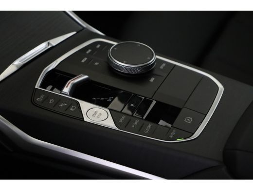 BMW 3 Serie Touring 330e High Executive M Sport Automaat / Panoramadak / Trekhaak / Sportstoelen / Stuurverwa... ActivLease financial lease