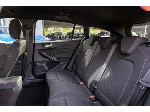 Ford Focus 1.0 EcoBoost Hybrid ST Line | | Trekhaak | Stoel/stuur/voorruit verwarming | Cruise adaptief | Do... ActivLease financial lease