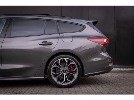 Ford Focus 1.0 EcoBoost Hybrid ST Line X | Pano-dak | Adapt. Cruise | B&O audio | AGR-stoel | Camera | Winte... ActivLease financial lease