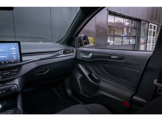 Ford Focus 1.0 EcoBoost Hybrid ST Line X | Pano-dak | Adapt. Cruise | B&O audio | AGR-stoel | Camera | Winte... ActivLease financial lease