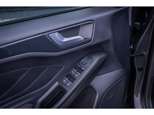 Ford Focus 1.0 EcoBoost Hybrid ST Line X | Pano-dak | Adapt. Cruise | B&O audio | AGR-stoel | Camera | Winte... ActivLease financial lease