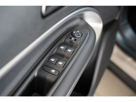 Jeep Avenger Summit | 8 Jaar Garantie | Warmtepomp | Infotainment pakket | Camera | LED | Elektrische achterkl... ActivLease financial lease