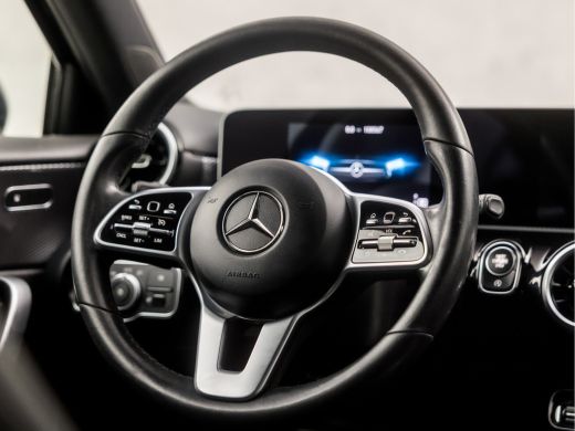 Mercedes-Benz A-Klasse 200 Sport 164Pk Automaat (GROOT NAVI, CAMERA, GETINT GLAS, LEDER, STOELVERWARMING, SPORTSTOELEN, ... ActivLease financial lease