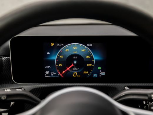 Mercedes-Benz A-Klasse 200 Sport 164Pk Automaat (GROOT NAVI, CAMERA, GETINT GLAS, LEDER, STOELVERWARMING, SPORTSTOELEN, ... ActivLease financial lease