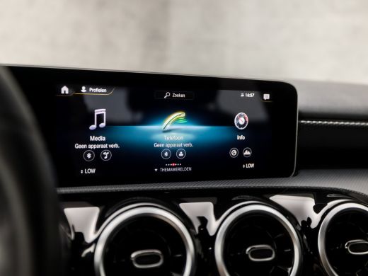 Mercedes-Benz A-Klasse 200 Sport 164Pk Automaat (GROOT NAVI, CAMERA, GETINT GLAS, LEDER, STOELVERWARMING, SPORTSTOELEN, ... ActivLease financial lease