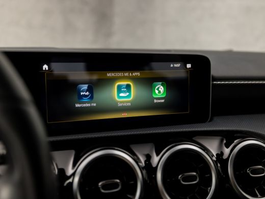 Mercedes-Benz A-Klasse 200 Sport 164Pk Automaat (GROOT NAVI, CAMERA, GETINT GLAS, LEDER, STOELVERWARMING, SPORTSTOELEN, ... ActivLease financial lease