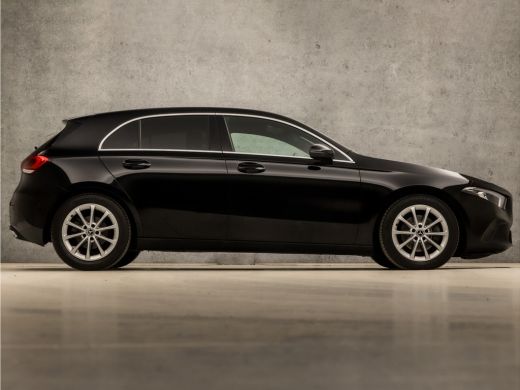 Mercedes-Benz A-Klasse 200 Sport 164Pk Automaat (GROOT NAVI, CAMERA, GETINT GLAS, LEDER, STOELVERWARMING, SPORTSTOELEN, ... ActivLease financial lease