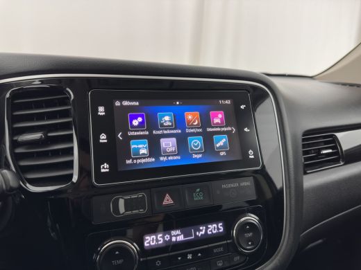 Mitsubishi Outlander 2.0 PHEV (Plug-In) Pure (INCL-BTW) Aut. *LEATHER-MICROFIBRE | COMFORTSEATS | CARPLAY | CAMERA | D... ActivLease financial lease