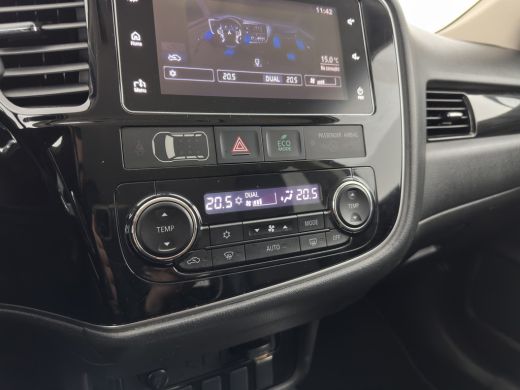 Mitsubishi Outlander 2.0 PHEV (Plug-In) Pure (INCL-BTW) Aut. *LEATHER-MICROFIBRE | COMFORTSEATS | CARPLAY | CAMERA | D... ActivLease financial lease