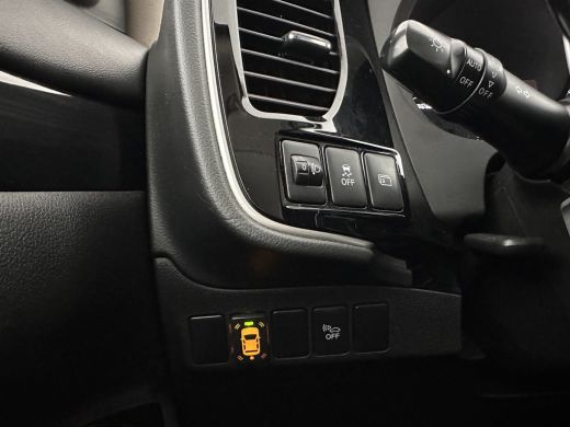 Mitsubishi Outlander 2.0 PHEV (Plug-In) Pure (INCL-BTW) Aut. *LEATHER-MICROFIBRE | COMFORTSEATS | CARPLAY | CAMERA | D... ActivLease financial lease