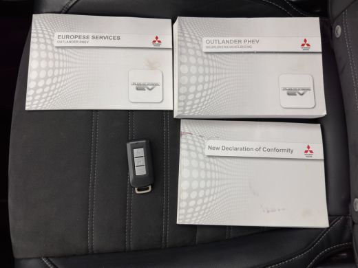 Mitsubishi Outlander 2.0 PHEV (Plug-In) Pure (INCL-BTW) Aut. *LEATHER-MICROFIBRE | COMFORTSEATS | CARPLAY | CAMERA | D... ActivLease financial lease