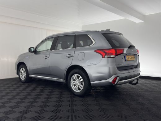 Mitsubishi Outlander 2.0 PHEV (Plug-In) Pure (INCL-BTW) Aut. *LEATHER-MICROFIBRE | COMFORTSEATS | CARPLAY | CAMERA | D... ActivLease financial lease