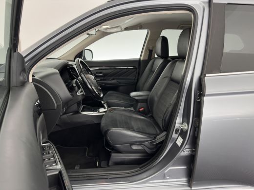 Mitsubishi Outlander 2.0 PHEV (Plug-In) Pure (INCL-BTW) Aut. *LEATHER-MICROFIBRE | COMFORTSEATS | CARPLAY | CAMERA | D... ActivLease financial lease
