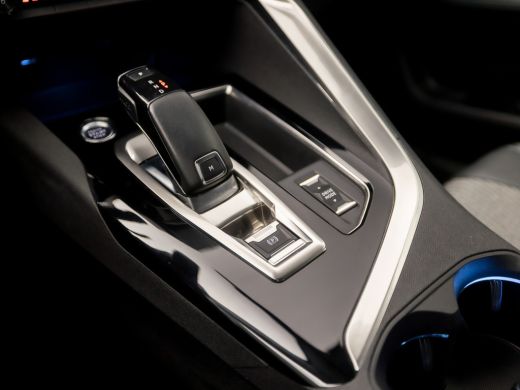 Peugeot 3008 1.2 PureTech Active Sport Automaat (FACELIFT, APPLE CARPLAY, GROOT NAVI, LEDER, STOELVERWARMING, ... ActivLease financial lease