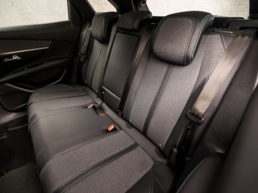 Peugeot 3008 1.2 PureTech Active Sport Automaat (FACELIFT, APPLE CARPLAY, GROOT NAVI, LEDER, STOELVERWARMING, ... ActivLease financial lease