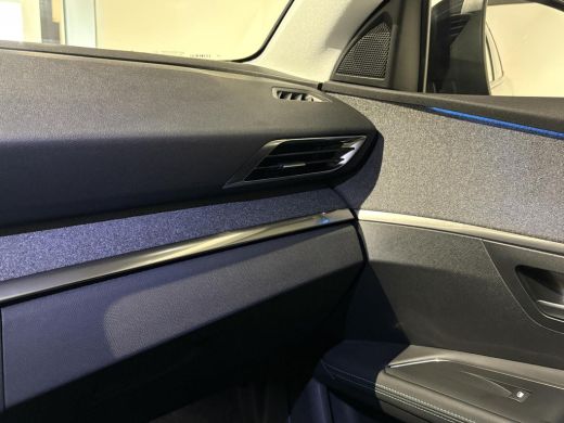 Peugeot 3008 1.6 plug-in HYbrid4 300pk Allure|4X4|Camera|Carplay|Navi|PDC|Side assist|Lane Assist| ActivLease financial lease