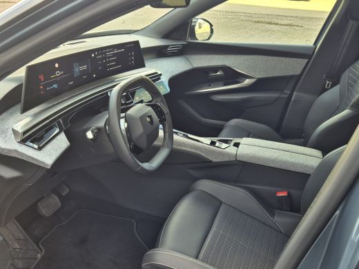 Peugeot e-3008 Allure Avantage | 210PK 73 kWh | Achteruitrijcamera | Parkeersensoren achter | Panoramic Navigati... ActivLease financial lease