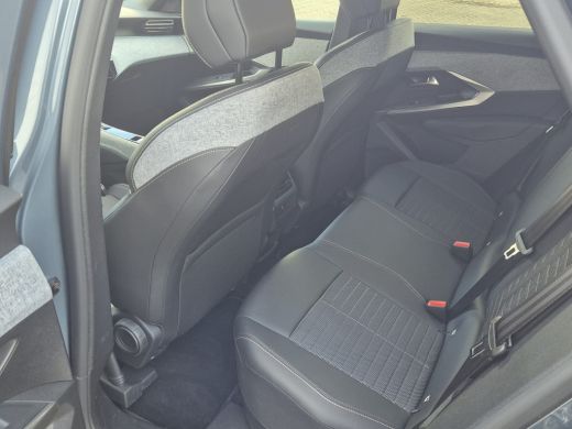 Peugeot e-3008 Allure Avantage | 210PK 73 kWh | Achteruitrijcamera | Parkeersensoren achter | Panoramic Navigati... ActivLease financial lease