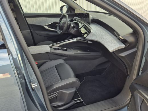 Peugeot e-3008 Allure Avantage | 210PK 73 kWh | Achteruitrijcamera | Parkeersensoren achter | Panoramic Navigati... ActivLease financial lease