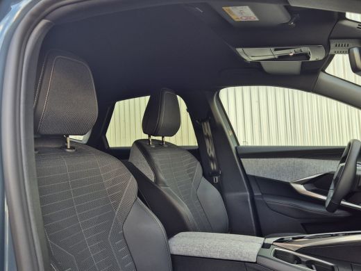 Peugeot e-3008 Allure Avantage | 210PK 73 kWh | Achteruitrijcamera | Parkeersensoren achter | Panoramic Navigati... ActivLease financial lease