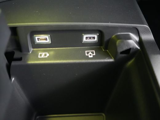 Peugeot e-3008 Launch Edition | Advanced Active Safety Brake met camera en radar (Pack Safety Plus) | Climate Co... ActivLease financial lease