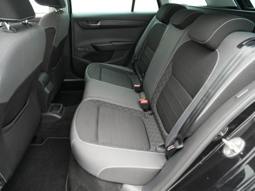 Skoda Fabia Combi 1.0 TSI 95pk Ambition Navi via app Pdc Cruise Privacy glas 8 ActivLease financial lease