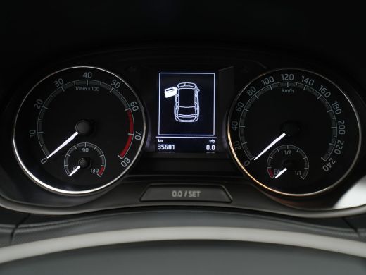 Skoda Fabia Combi 1.0 TSI 95pk Ambition Navi via app Pdc Cruise Privacy glas 8 ActivLease financial lease