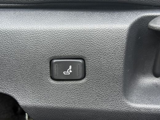 Toyota Corolla 1.8 Hybrid Executive **NAVIGATIE/ PARKEERSENSOREN/ KEYLESS/ 36 MAANDEN GARANTIE** ActivLease financial lease