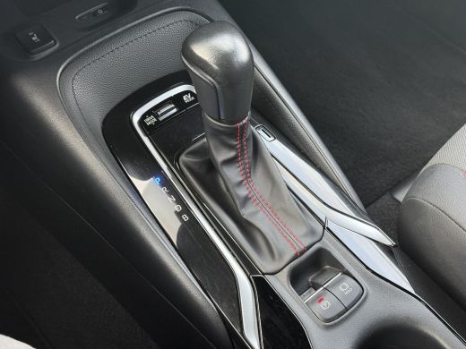 Toyota Corolla Touring Sports 1.8 Hybrid GR-Sport **NAVIGATIE/ HEAD-UP DISLPAY/ STOEL EN STUURWIELVERWARMING/ 36 MAANDEN GARANT... ActivLease financial lease