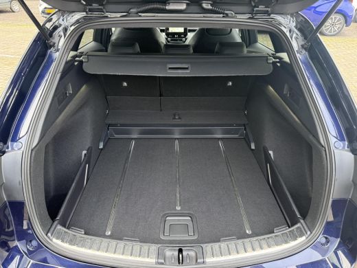 Toyota Corolla Touring Sports 1.8 Hybrid GR-Sport **NAVIGATIE/ HEAD-UP DISLPAY/ STOEL EN STUURWIELVERWARMING/ 36 MAANDEN GARANT... ActivLease financial lease