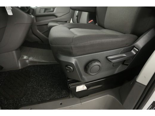 Volkswagen Crafter 35 2.0 TDI 177PK L3H3 | 3500kg Trekgew. | Trekh. | Airco | Cruise | 3-Zits | Carplay | Parkeersens. ActivLease financial lease