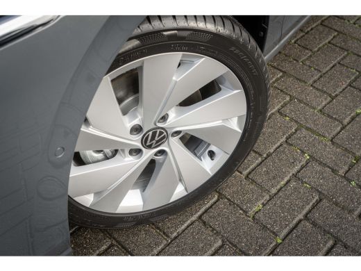 Volkswagen Golf Life Edition eHybrid | 'App-Connect' draadloze smartphone integratie | Achterbank in ongelijke de... ActivLease financial lease