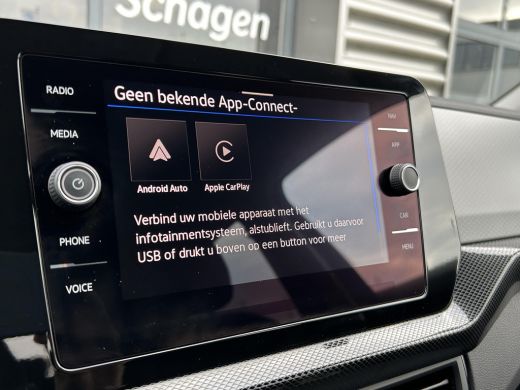 Volkswagen T-Cross Life Edition Inclusief €2000,- inruilvoordeel | 'App-Connect' draadloze smartphone integratie | 4... ActivLease financial lease