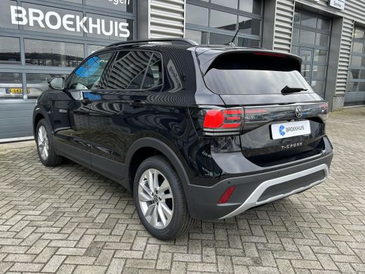Volkswagen T-Cross Life Edition Inclusief €2000,- inruilvoordeel | 'App-Connect' draadloze smartphone integratie | 4... ActivLease financial lease