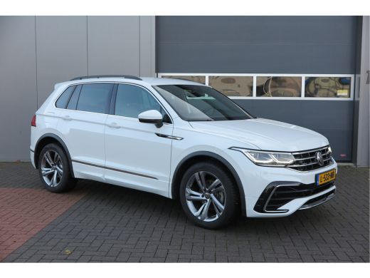 Volkswagen Tiguan 1.5 TSI 150pk DSG 2xR-Line Virtual Cockpit , Trekhaak, Camera , Navi , DAB+ , Carplay , Led verli... ActivLease financial lease