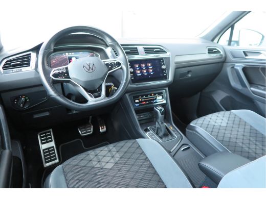 Volkswagen Tiguan 1.5 TSI 150pk DSG 2xR-Line Virtual Cockpit , Trekhaak, Camera , Navi , DAB+ , Carplay , Led verli... ActivLease financial lease