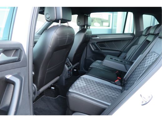 Volkswagen Tiguan 1.5 TSI 150pk DSG 2xR-Line Virtual Cockpit , Trekhaak, Camera , Navi , DAB+ , Carplay , Led verli... ActivLease financial lease