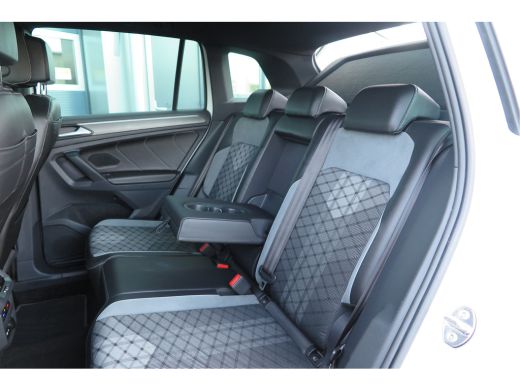 Volkswagen Tiguan 1.5 TSI 150pk DSG 2xR-Line Virtual Cockpit , Trekhaak, Camera , Navi , DAB+ , Carplay , Led verli... ActivLease financial lease