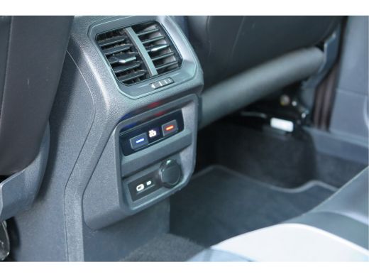 Volkswagen Tiguan 1.5 TSI 150pk DSG 2xR-Line Virtual Cockpit , Trekhaak, Camera , Navi , DAB+ , Carplay , Led verli... ActivLease financial lease