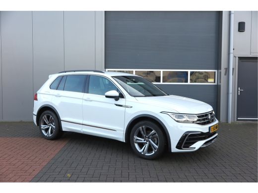 Volkswagen Tiguan 1.5 TSI 150pk DSG 2xR-Line Virtual Cockpit , Trekhaak, Camera , Navi , DAB+ , Carplay , Led verli... ActivLease financial lease