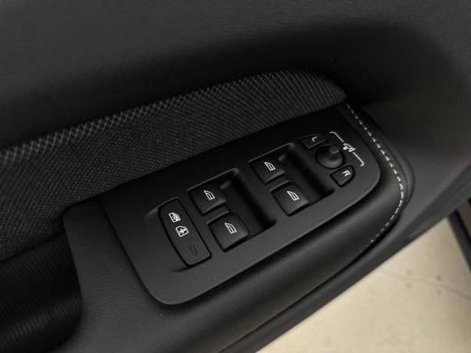 Volvo  XC60 T6 Recharge Plus Dark | 19" Allseason | Sportstoelen | Trekhaak | Full LED | Elektrisch verstelba... ActivLease financial lease