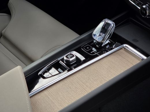 Volvo  XC60 Recharge Plug-In Hybrid AWD Ultra Bright | Pilot Assist | 21" Velgen | Panoramadak | 360 Camera |... ActivLease financial lease