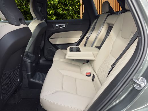 Volvo  XC60 Recharge Plug-In Hybrid AWD Ultra Bright | Pilot Assist | 21" Velgen | Panoramadak | 360 Camera |... ActivLease financial lease