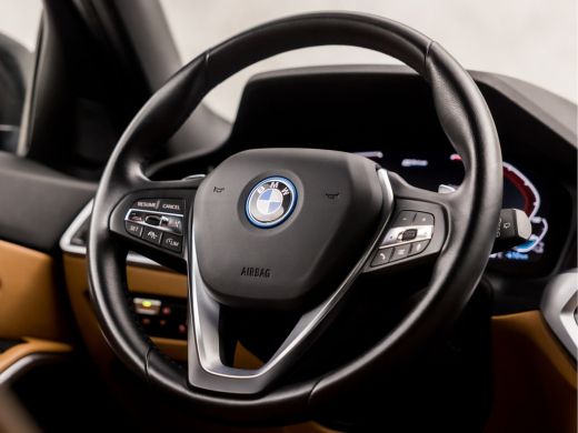BMW 3 Serie Touring 320e High Executive 204Pk Automaat (APPLE CARPLAY, GROOT NAVI, COGNAC LEDER, TREKHAAK ELE... ActivLease financial lease